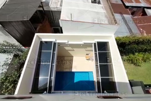 Los techos retráctiles corredizos te permiten abrir el espacio y mejorar la vista de los ambientes exteriores. Nuestros sistemas de techos corredizos son perfectos para crear nuevos espacios en hoteles, restaurantes y grandes negocios.