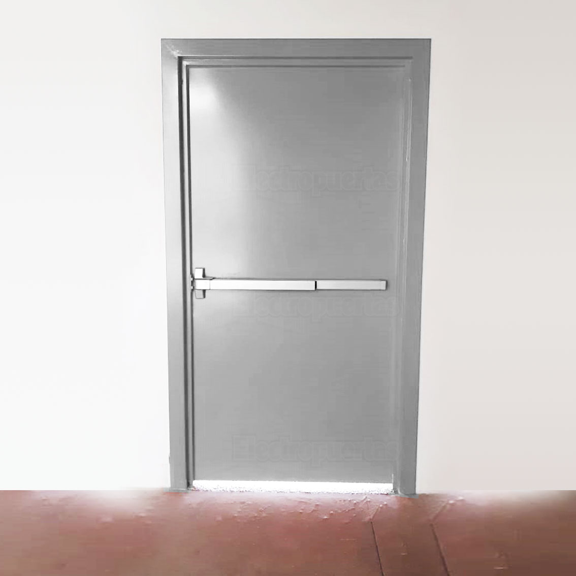 Puertas de emergencia, resistente al fuego, con barra antipánico permiten la salida rápida a un lugar seguro en caso de incendio, evacuación o simulacro.