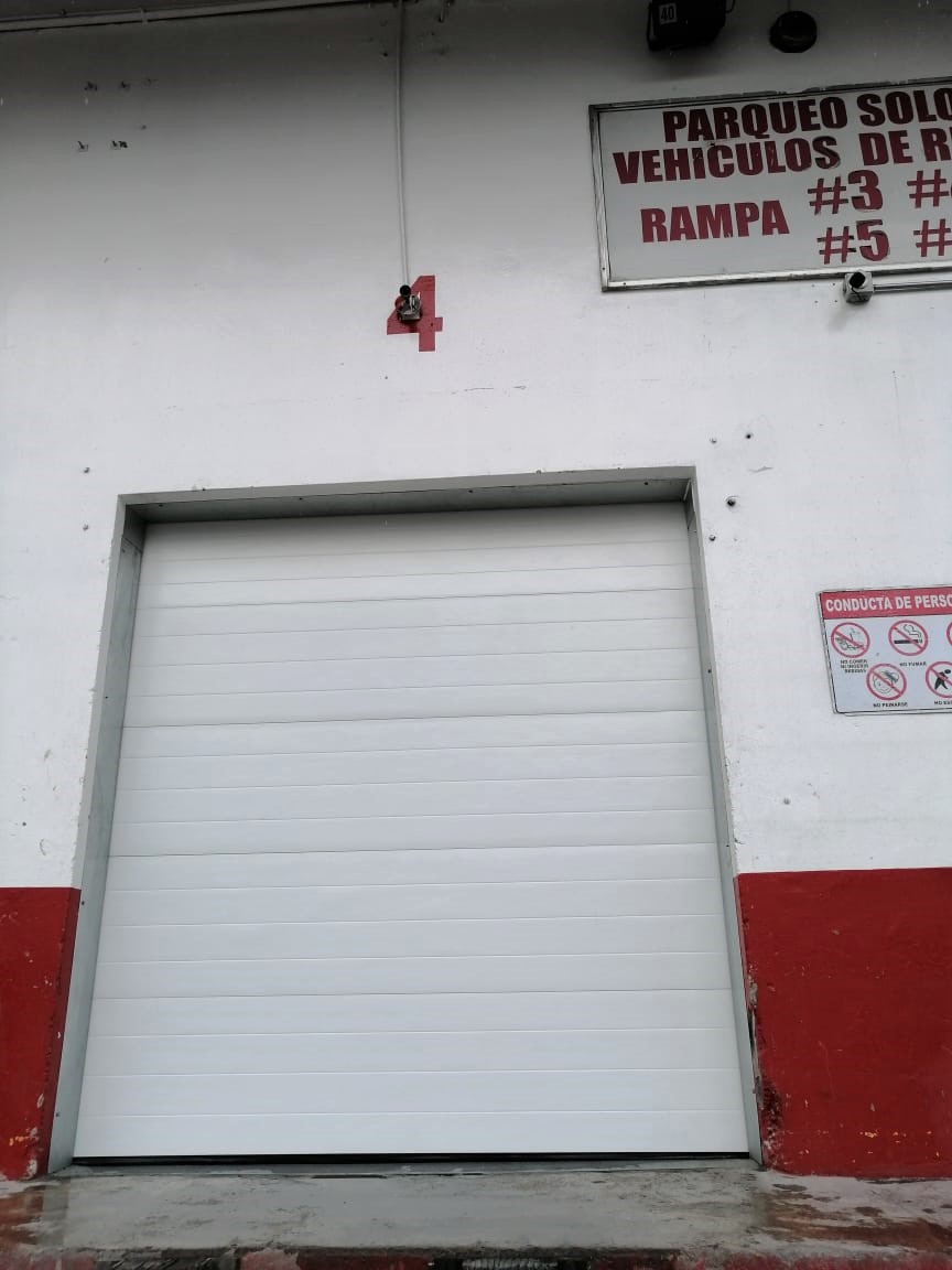 Los portones de elevación vertical están diseñados para durar toda la vida útil del edificio.