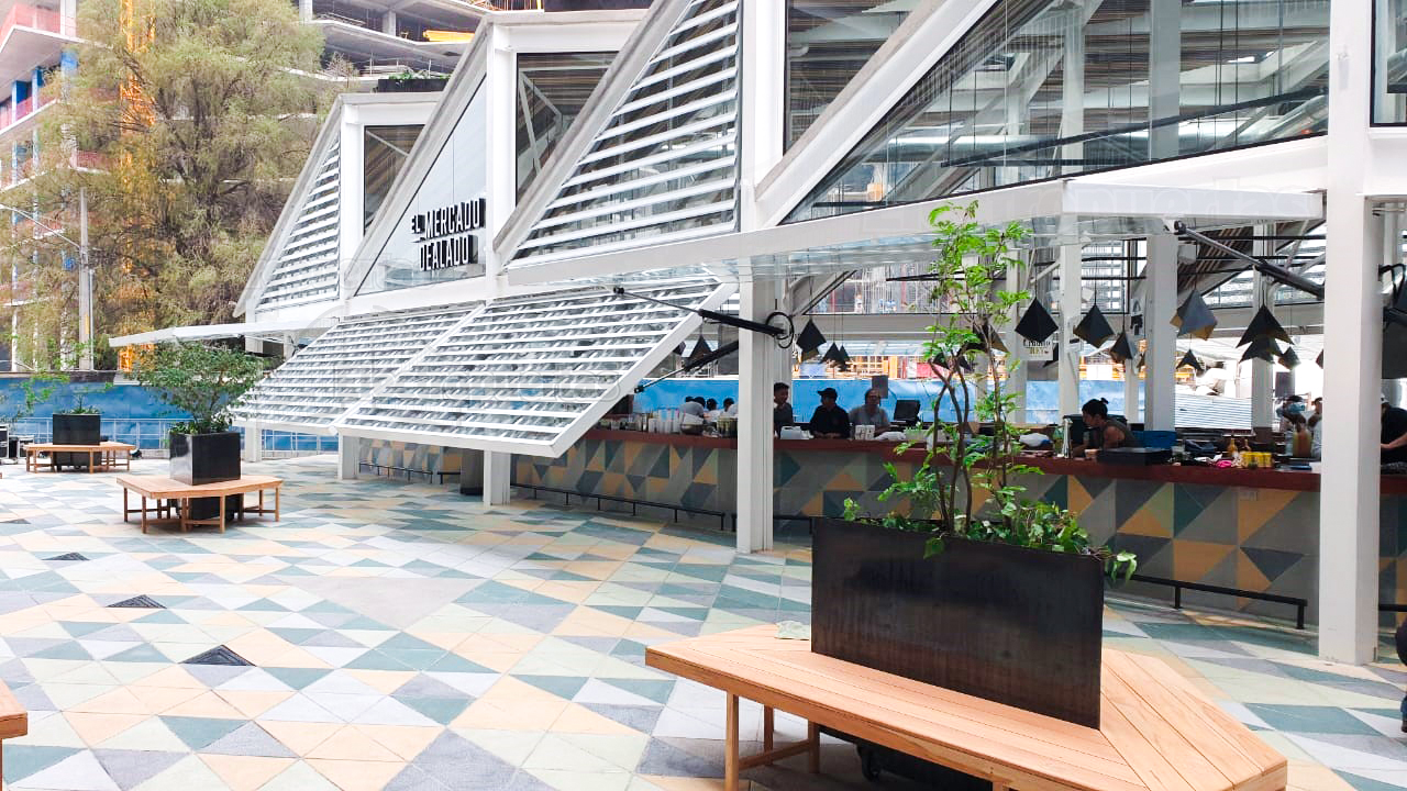 Motores pivotantes verticales, son los portones que giran sobre su mismo eje ayudando a controlar la abertura que tu deseas, ayudando con la ventilación del lugar.