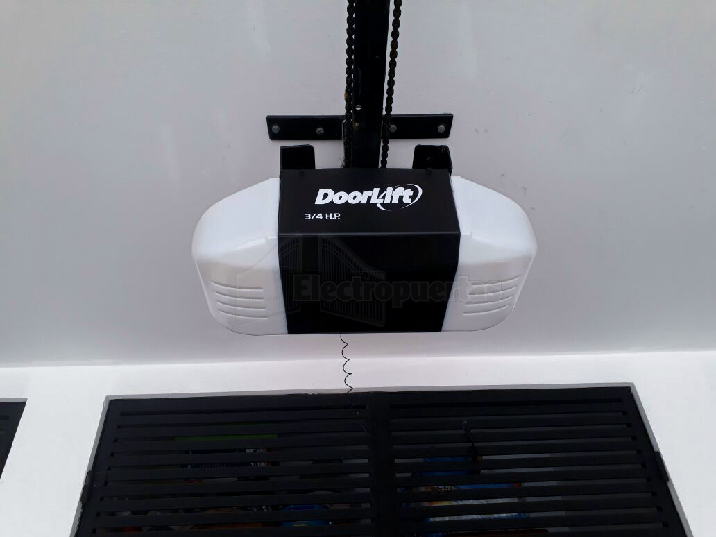 Motor DoorLift adaptable para portones corredizos, levadizos y abatibles.