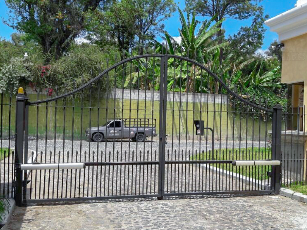 Brazos hidráulicos DoorLift para portones abatibles, uso continuo. 

Todos los modelos  te ofrecen lo último en seguridad y funcionalidad para tu hogar, están disponibles en diferentes capacidades para cualquier portón (cualquier medida y peso) y sistemas de accionamiento para todos los tipos de portones (levadizos, corredizos y abatibles), damos cobertura en todo Guatemala, El Salvador, Costa Rica y Honduras.