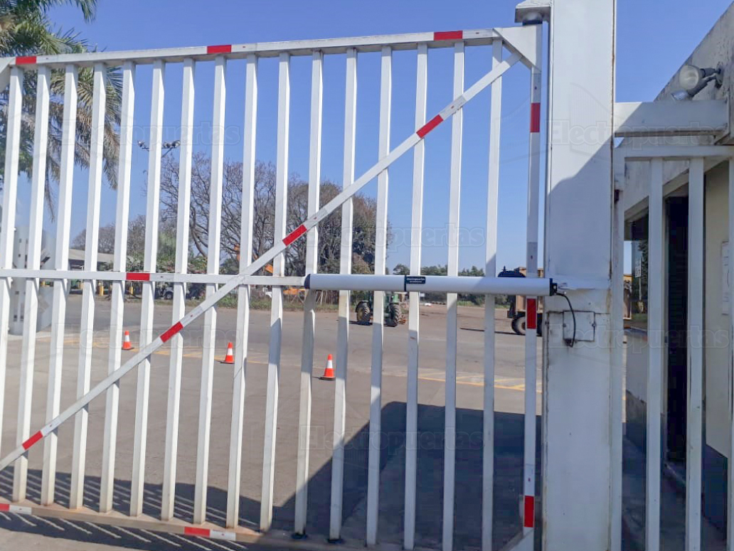 Brazos hidráulicos DoorLift para portones abatibles, uso continuo. 

Todos los modelos  te ofrecen lo último en seguridad y funcionalidad para tu hogar, están disponibles en diferentes capacidades para cualquier portón (cualquier medida y peso) y sistemas de accionamiento para todos los tipos de portones (levadizos, corredizos y abatibles), damos cobertura en todo Guatemala, El Salvador, Costa Rica y Honduras.