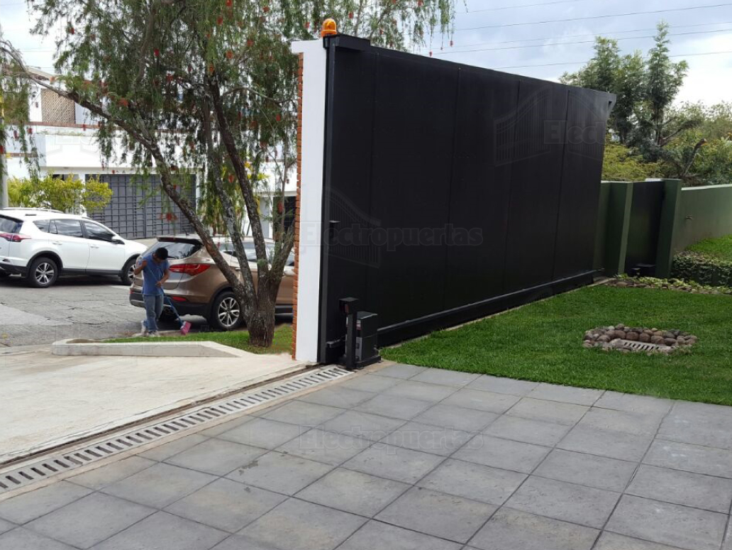 Motor serie Max de DoorLift  para portones corredizos de uso continuo.

Todos los modelos  te ofrecen lo último en seguridad y funcionalidad para tu hogar, están disponibles en diferentes capacidades para cualquier portón (cualquier medida y peso) y sistemas de accionamiento para todos los tipos de portones (levadizos, corredizos y abatibles), damos cobertura en todo Guatemala, El Salvador, Costa Rica y Honduras.