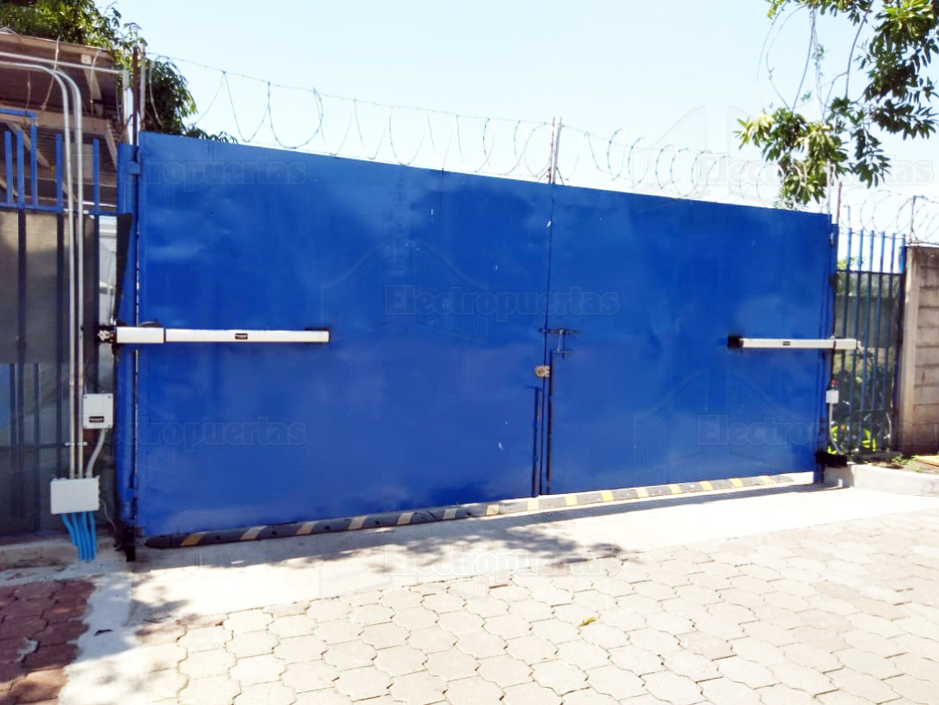 Brazos hidráulicos DoorLift para portones abatibles, uso continuo. 

Todos los modelos  te ofrecen lo último en seguridad y funcionalidad para tu hogar, están disponibles en diferentes capacidades para cualquier portón (cualquier medida y peso) y sistemas de accionamiento para todos los tipos de portones (levadizos, corredizos y abatibles), damos cobertura en todo Guatemala, El Salvador, Costa Rica y Honduras.