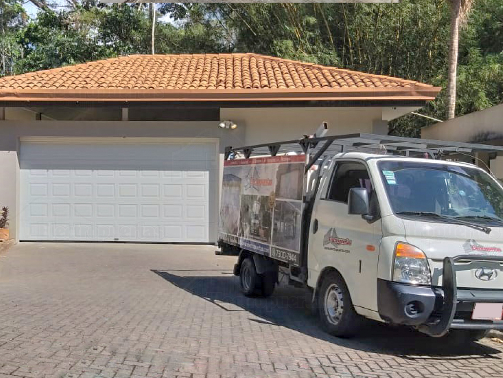 Fabricación, instalación y automatización de todo tipo de portones  americanos, eléctricos o automáticos (levadizos, corredizos, abatibles y basculantes). Instalamos en todo Guatemala, El Salvados, Costa Rica y  Honduras, cotiza con los expertos, trabajamos con las mejores marcas.