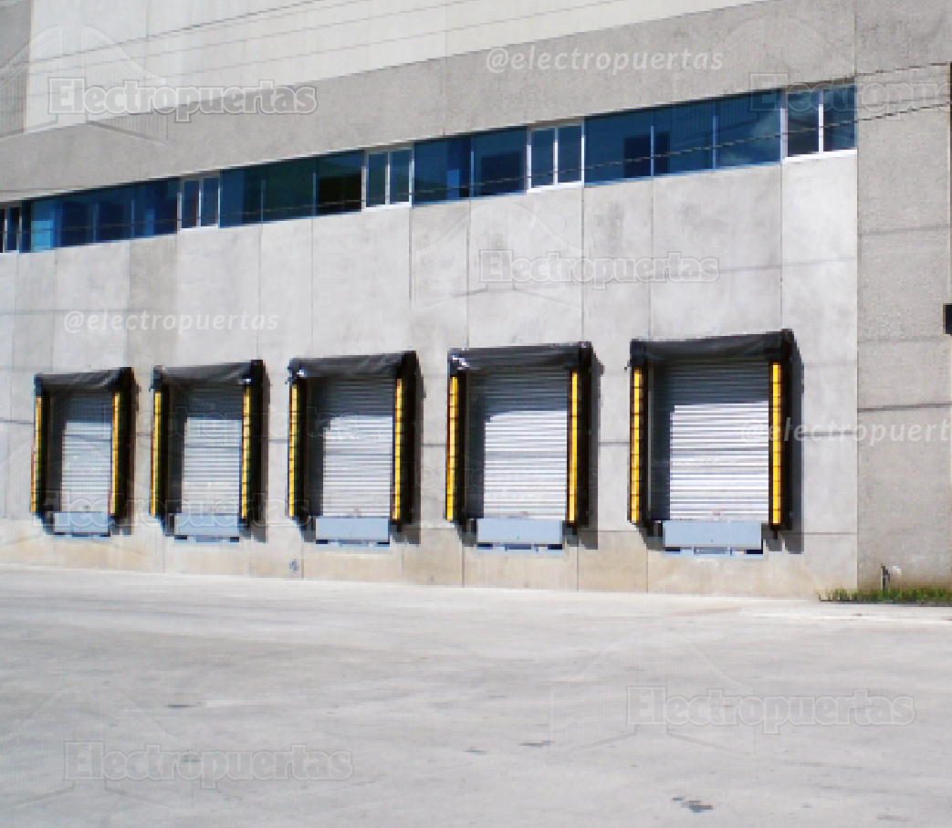 Proveen un ambiente hermético entre la caja del camión y el almacén, logrando un ambiente aislado del exterior durante las maniobras de carga y descarga, en caso de lluvia, permiten trabajar sin interrupción.