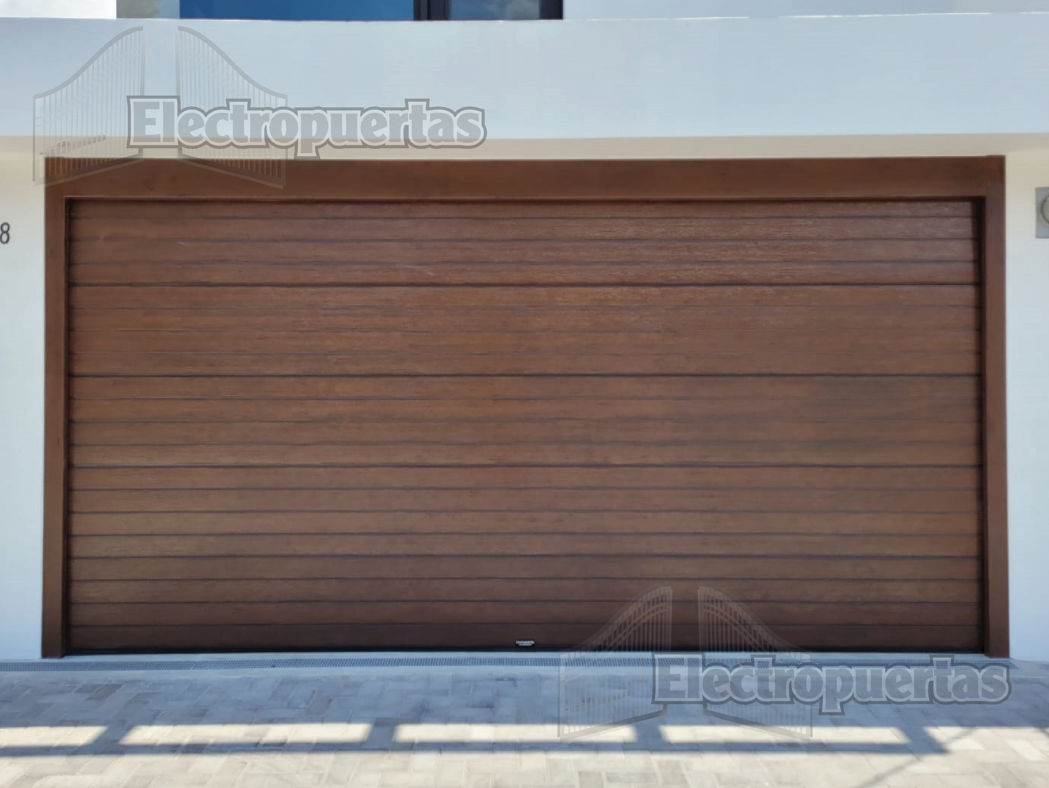 Portón V-line imitación madera