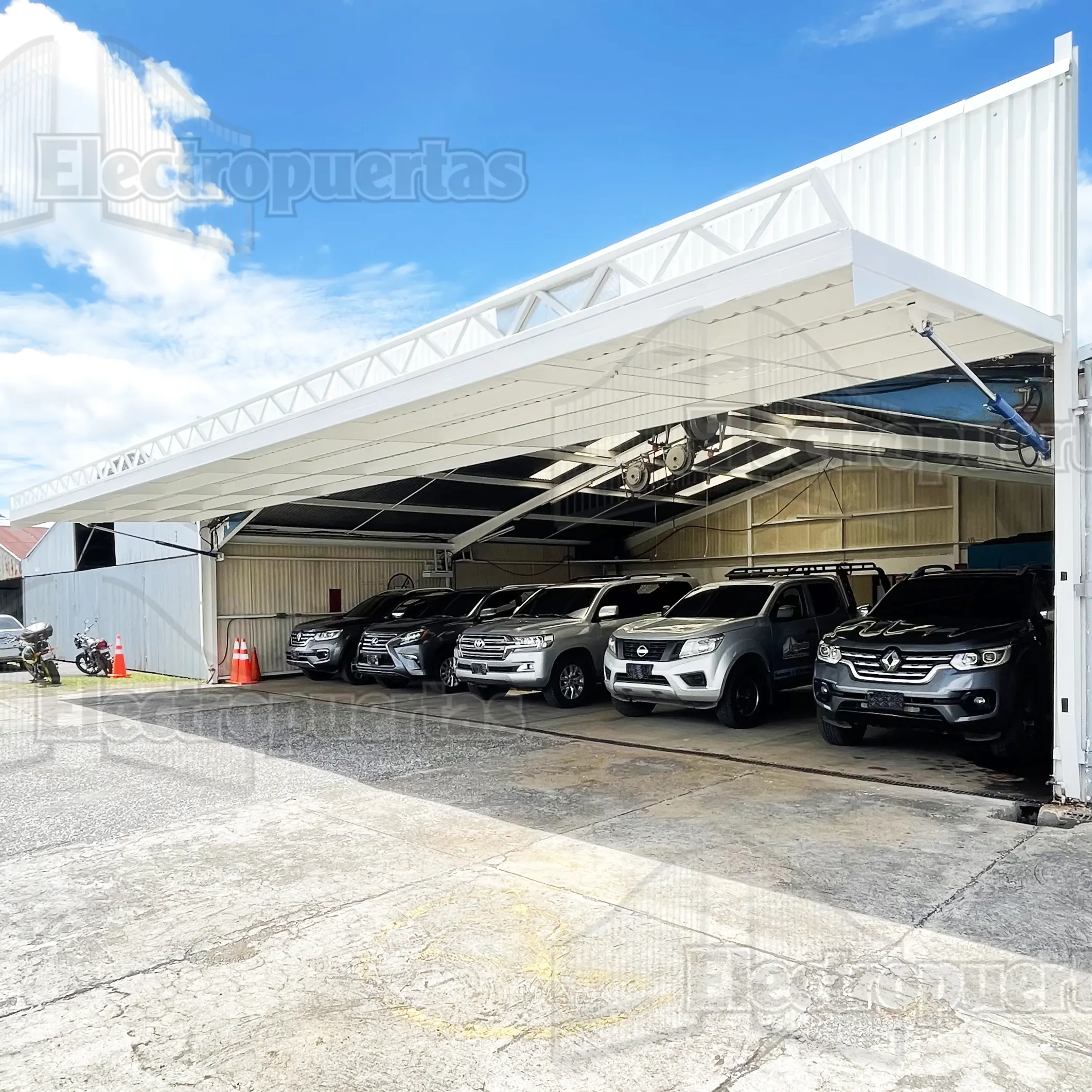 Motores pivotantes verticales, son los portones que giran sobre su mismo eje ayudando a controlar la abertura que tu deseas, ayudando con la ventilación del lugar.