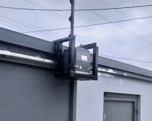 Motor de cremallera para portón corredizo americano marca DoorLift

Todos los modelos  te ofrecen lo último en seguridad y funcionalidad para tu hogar, están disponibles en diferentes capacidades para cualquier portón (cualquier medida y peso) y sistemas de accionamiento para todos los tipos de portones (levadizos, corredizos y abatibles), damos cobertura en todo Guatemala, El Salvador, Costa Rica y Honduras.