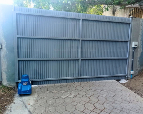Todos los modelos  te ofrecen lo último en seguridad y funcionalidad para tu hogar, están disponibles en diferentes capacidades para cualquier portón (cualquier medida y peso) y sistemas de accionamiento para todos los tipos de portones (levadizos, corredizos y abatibles), damos cobertura en todo Guatemala, El Salvador, Costa Rica y Honduras.