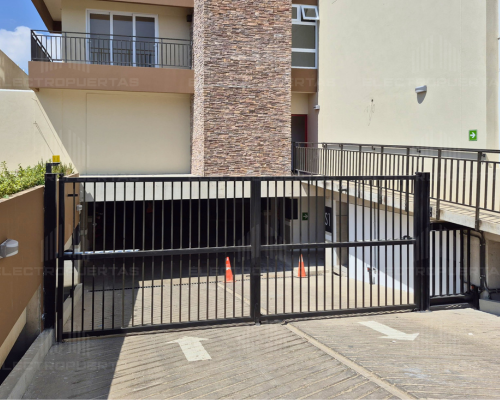 Brazos hidráulicos DoorLift para portones abatibles, uso continuo. 

Todos los modelos  te ofrecen lo último en seguridad y funcionalidad para tu hogar, están disponibles en diferentes capacidades para cualquier portón (cualquier medida y peso) y sistemas de accionamiento para todos los tipos de portones (levadizos, corredizos y abatibles), damos cobertura en todo Guatemala, El Salvador, Costa Rica y Honduras.